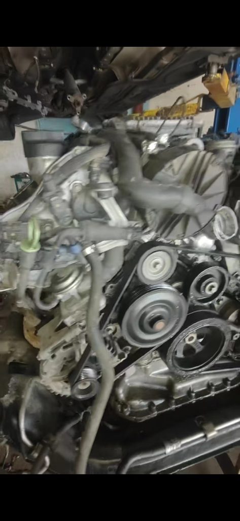 奔驰S350两驱272发动机高温漏水。更换缸垫